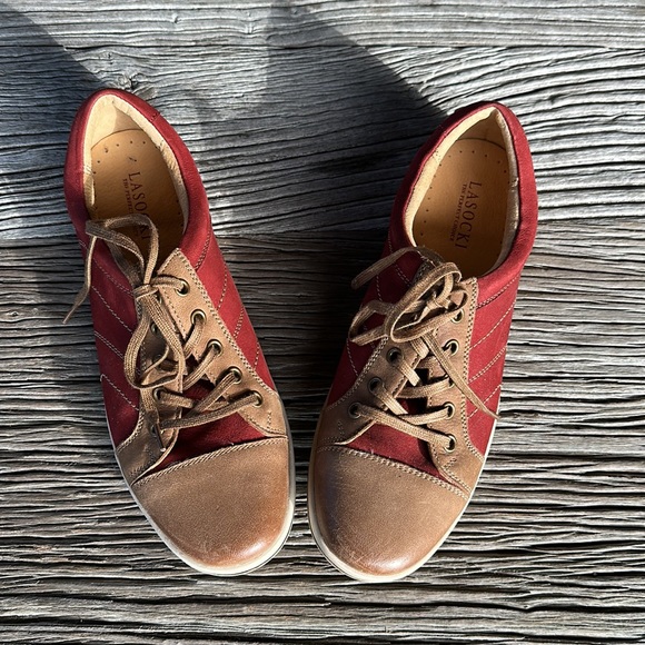 Leather and suede walking shoes - Picture 2 of 8